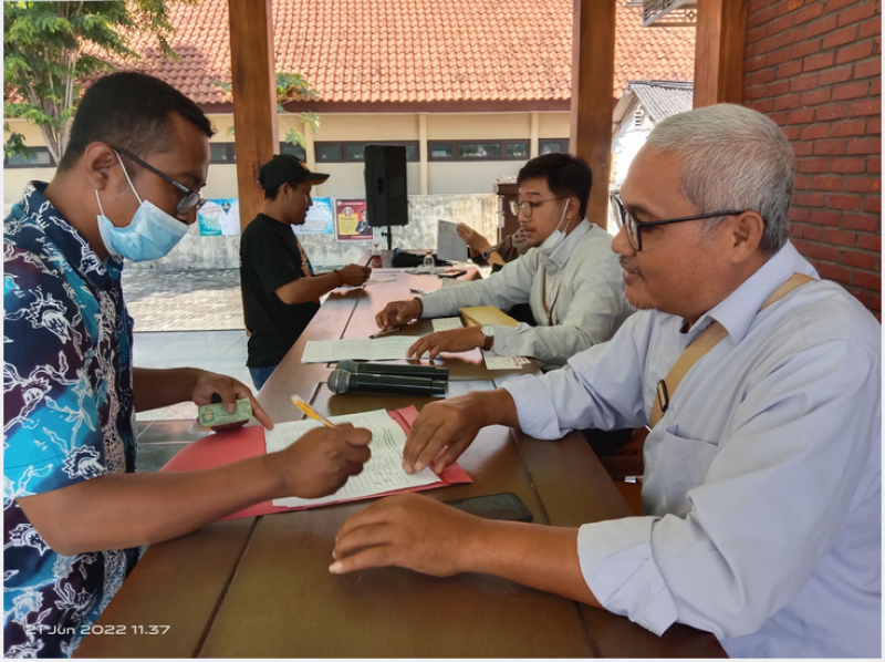 Bekerja sama dengan DPMD Kabupaten Bojonegoro, Bank Daerah Bojonegoro membagikan Insentif RT RW